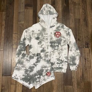 TRENDY HARVARD ZIP HOODIE
SWEATSHIRT SWEATSHORT SET
WOMENS SIZE XS TIE DYE GRAY
